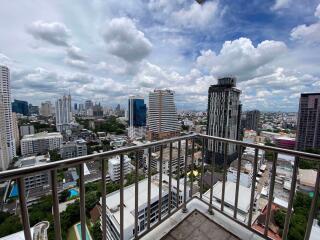 2 bed Condo in Fullerton Sukhumvit Khlongtoei Sub District C016281