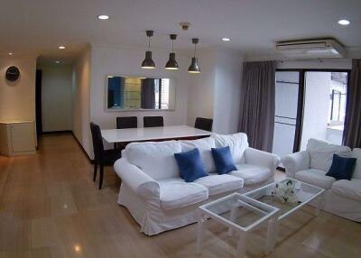 3 bed Condo in Richmond Palace Khlong Tan Nuea Sub District C016260