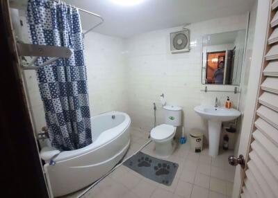 2 ห้องนอน, 1 ห้องน้ำ คอนโด ราคา ฿ 38,000/เดือน