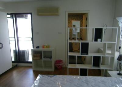 3 bed Condo in Lumpini Place Narathiwas Yan Nawa District C016255