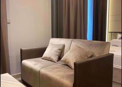 1 bed Condo in The Esse at Singha Complex Khlong Toei Nuea Sub District C016250