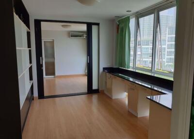 3 bed Condo in Garden Asoke - Rama 9 Huai Khwang District C016220