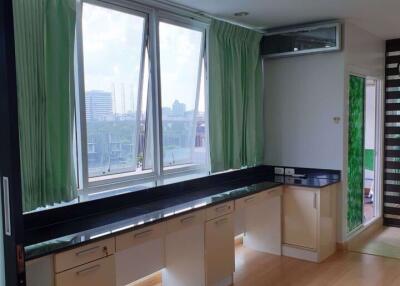 3 bed Condo in Garden Asoke - Rama 9 Huai Khwang District C016220