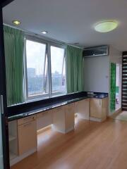 3 bed Condo in Garden Asoke - Rama 9 Huai Khwang District C016220