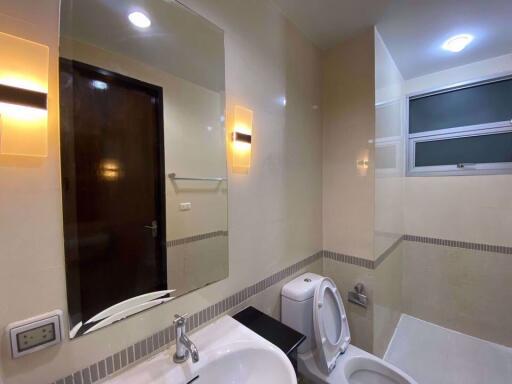 2 bed Condo in Baan Klang Krung Siam-Pathumwan Thanonphetchaburi Sub District C016207