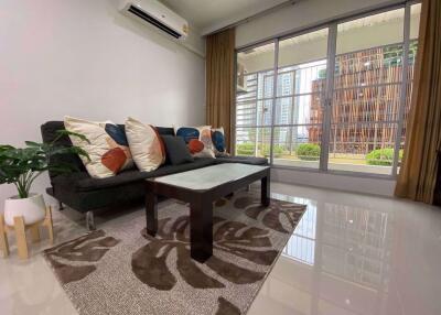 2 bed Condo in Baan Klang Krung Siam-Pathumwan Thanonphetchaburi Sub District C016207