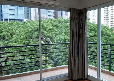 2 bed Condo in Lumpini Suite Sukhumvit 41 Khlong Tan Nuea Sub District C016204