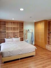 2 bed Condo in Lumpini Suite Sukhumvit 41 Khlong Tan Nuea Sub District C016204