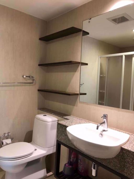 1 bed Condo in The Clover Khlong Tan Nuea Sub District C016172