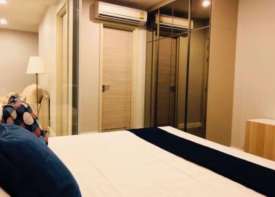 1 bed Condo in The Room Sathorn-TanonPun Silom Sub District C016159