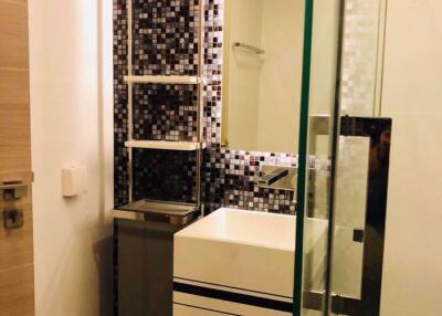 1 bed Condo in The Room Sathorn-TanonPun Silom Sub District C016159