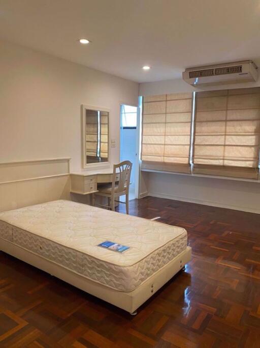 3 bed Condo in The Habitat Sukhumvit 53 Khlong Tan Nuea Sub District C016155