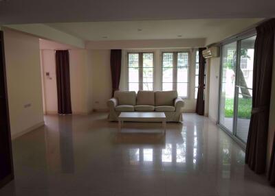 3 bed House Khlong Tan Nuea Sub District H016132