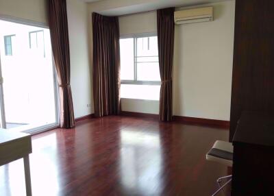 3 bed House Khlong Tan Nuea Sub District H016132