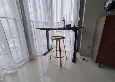 2 bed Condo in BEATNIQ Sukhumvit 32 Khlongtan Sub District C016116