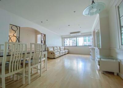 2 bed Condo in Regent Royal Place 2 Lumphini Sub District C016089