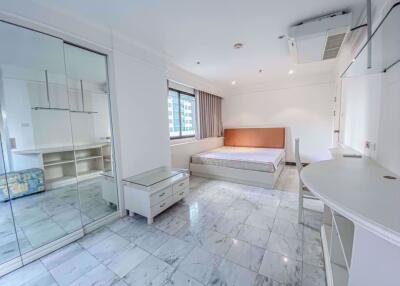 2 bed Condo in Regent Royal Place 2 Lumphini Sub District C016089