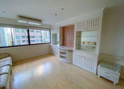 2 bed Condo in Regent Royal Place 2 Lumphini Sub District C016089