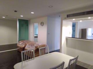 2 bed Condo in Baan Suanpetch Khlong Toei Nuea Sub District C016061