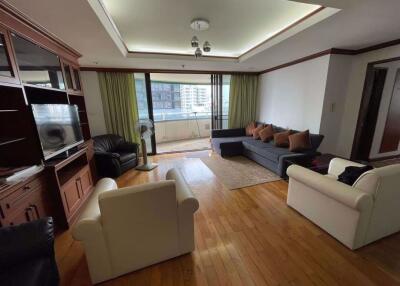 2 bed Condo in Las Colinas Khlong Toei Nuea Sub District C016058