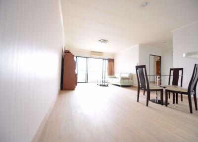 2 bed Condo in Sathorn Gardens Thungmahamek Sub District C016053