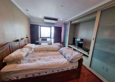 2 bed Condo in Sathorn Gardens Thungmahamek Sub District C016045