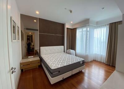 2 bed Condo in Q Langsuan Lumphini Sub District C016024