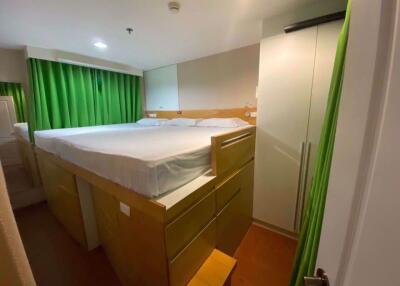 2 bed Condo in Belle Grand Rama 9 Huai Khwang Sub District C016002
