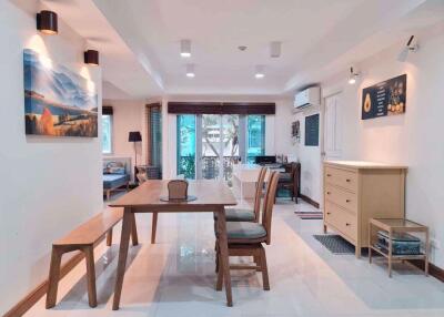 3 bed Condo in Brighton Place Huai Khwang District C015982