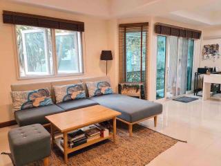 3 bed Condo in Brighton Place Huai Khwang District C015982