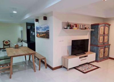 3 bed Condo in Brighton Place Huai Khwang District C015982