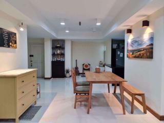 3 bed Condo in Brighton Place Huai Khwang District C015982