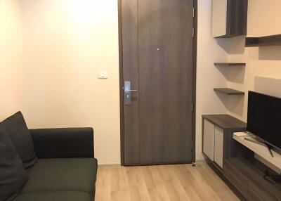 1 bed Condo in Centric Ratchada - Huai Khwang Samsennok Sub District C015963