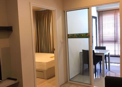 1 bed Condo in Centric Ratchada - Huai Khwang Samsennok Sub District C015963