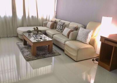 2 bed Condo in Ratchada City Condo Huai Khwang Sub District C015954