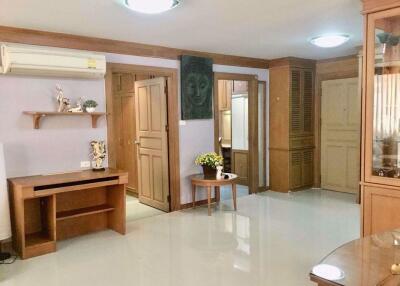 2 bed Condo in Ratchada City Condo Huai Khwang Sub District C015954