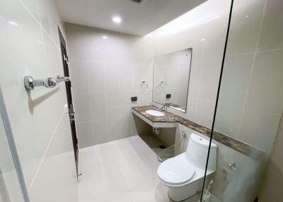 2 bed Condo in The Prime 11 Khlong Toei Nuea Sub District C015944