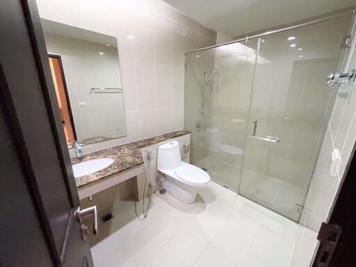 2 bed Condo in The Prime 11 Khlong Toei Nuea Sub District C015944