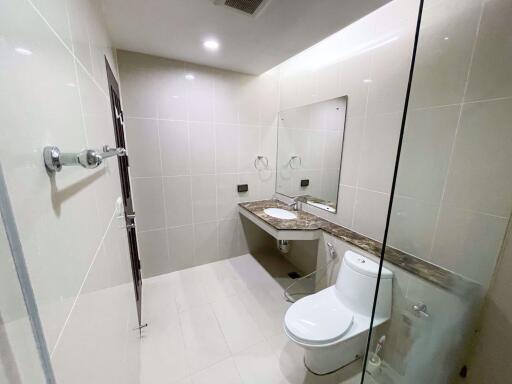 2 bed Condo in The Prime 11 Khlong Toei Nuea Sub District C015944