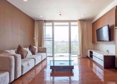 2 bed Condo in Richmond Hills Residence Khlong Tan Nuea Sub District C015910