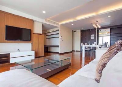 2 bed Condo in Richmond Hills Residence Khlong Tan Nuea Sub District C015910