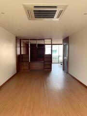 3 bed House Phrakhanongtai Sub District H015767