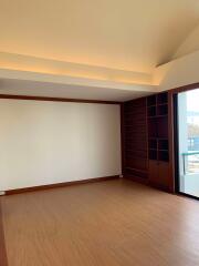 3 bed House Phrakhanongtai Sub District H015767