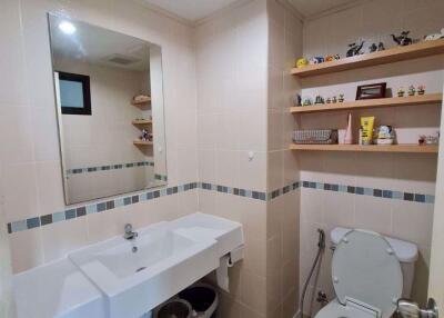 2 bed Condo in Lumpini Place Phahol - Saphankhwai Samsennai Sub District C015762