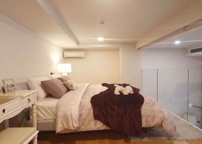 1 bed Duplex in Siamese Exclusive Sukhumvit 31 Khlong Toei Nuea Sub District D015748