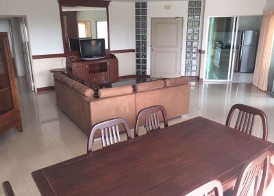 3 bed Condo in P.W.T. Mansion Khlongtoei Sub District C015711