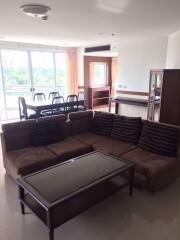 3 bed Condo in P.W.T. Mansion Khlongtoei Sub District C015711