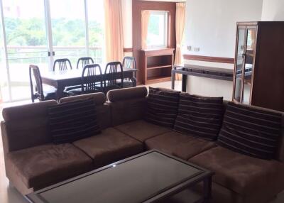 3 bed Condo in P.W.T. Mansion Khlongtoei Sub District C015711