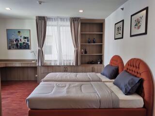 2 bed Condo in Las Colinas Khlong Toei Nuea Sub District C015674