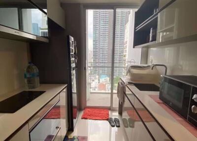 1 bed Condo in The Room Sathorn-TanonPun Silom Sub District C015666